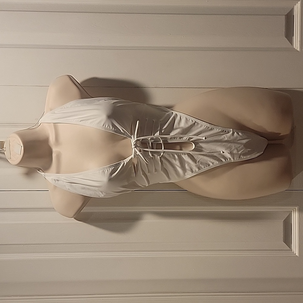 NEW - SHEIN WHITE FULL PIECE BATHING SUIT WITH PANTY LINER INTACT ( sz x-lg)